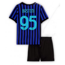 Inter Milan Alessandro Bastoni #95 Hjemmedraktsett Barn 2025-26 Kortermet (+ Korte bukser)